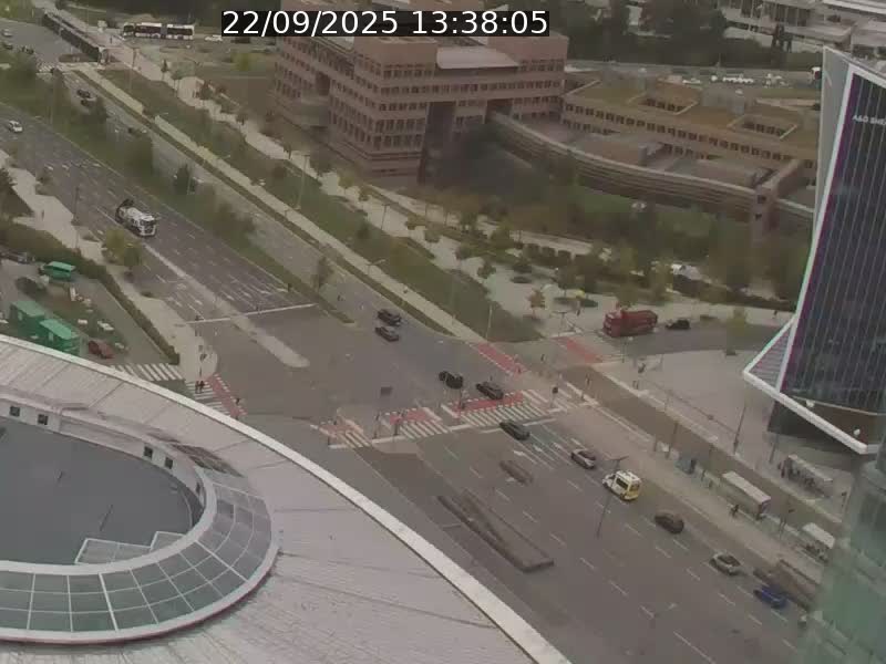 Webcam sur l'avenue John Fitzgerald Kennedy (N51) avec vue sur le Pont rouge (Pont Grande Duchesse Charlotte), l'arrêt Pfaffenthal et l'entrée du quartier Kirchberg