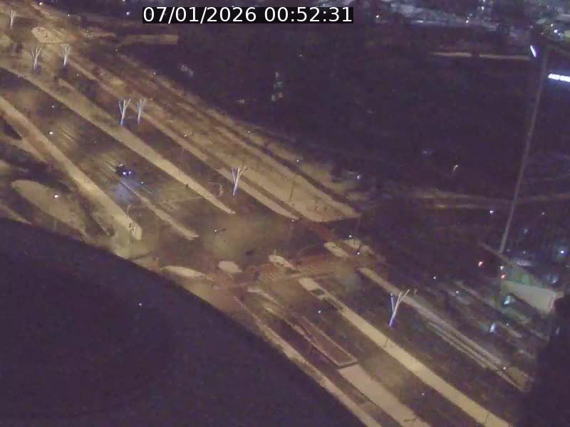 <h2>Webcam sur l'avenue John Fitzgerald Kennedy (N51) avec vue sur le Pont rouge (Pont Grande Duchesse Charlotte), l'arrêt Pfaffenthal et l'entrée du quartier Kirchberg</h2>