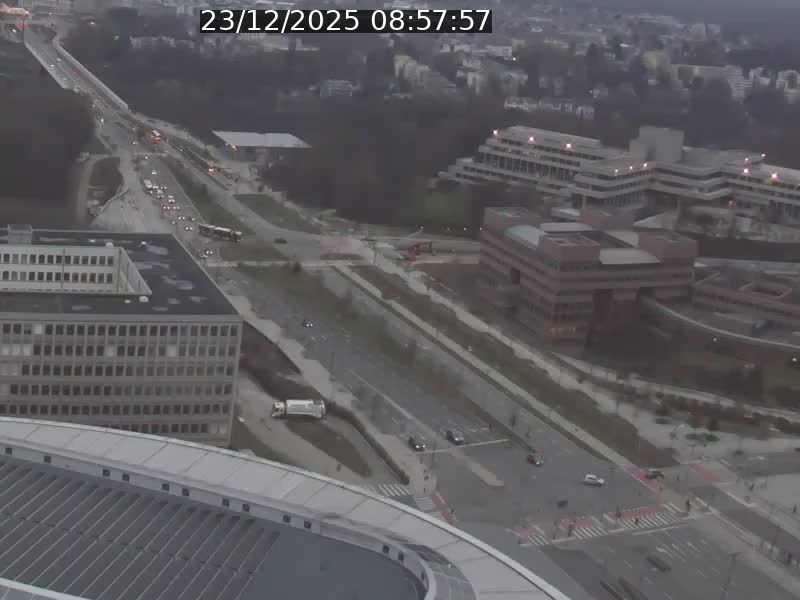 <h2>Webcam sur l'avenue John Fitzgerald Kennedy (N51) avec vue sur le Pont rouge (Pont Grande Duchesse Charlotte), l'arrêt Pfaffenthal et l'entrée du quartier Kirchberg</h2>