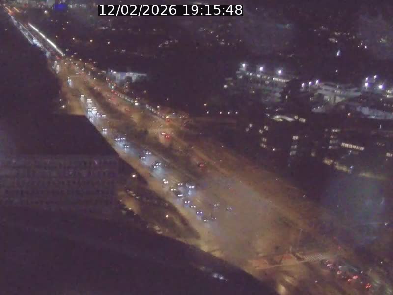 <h2>Webcam sur l'avenue John Fitzgerald Kennedy (N51) avec vue sur le Pont rouge (Pont Grande Duchesse Charlotte), l'arrêt Pfaffenthal et l'entrée du quartier Kirchberg</h2>