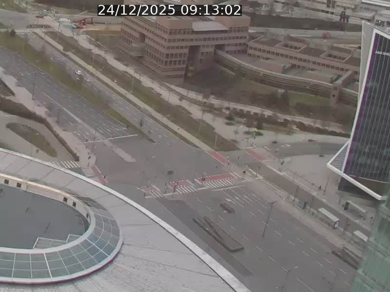 <h2>Webcam sur l'avenue John Fitzgerald Kennedy (N51) avec vue sur le Pont rouge (Pont Grande Duchesse Charlotte), l'arrêt Pfaffenthal et l'entrée du quartier Kirchberg</h2>