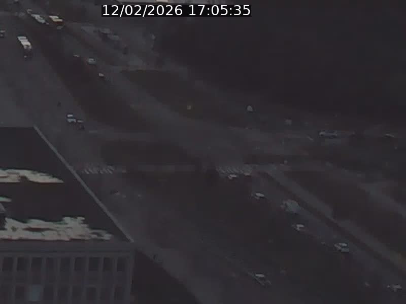 <h2>Webcam sur l'avenue John Fitzgerald Kennedy (N51) avec vue sur le Pont rouge (Pont Grande Duchesse Charlotte), l'arrêt Pfaffenthal et l'entrée du quartier Kirchberg</h2>