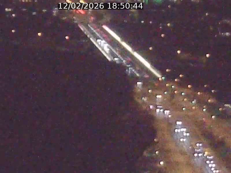 <h2>Webcam sur l'avenue John Fitzgerald Kennedy (N51) avec vue sur le Pont rouge (Pont Grande Duchesse Charlotte), l'arrêt Pfaffenthal et l'entrée du quartier Kirchberg</h2>