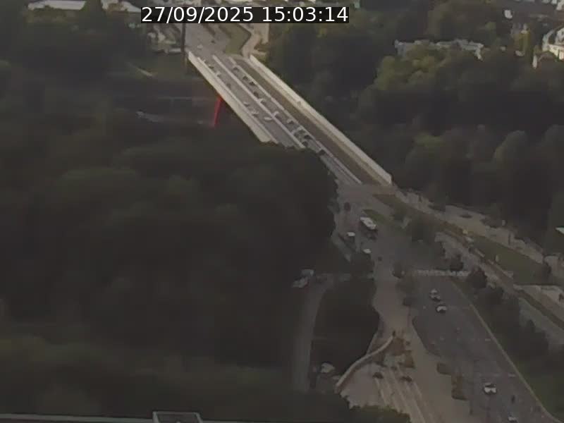 <h2>Webcam sur l'avenue John Fitzgerald Kennedy (N51) avec vue sur le Pont rouge (Pont Grande Duchesse Charlotte), l'arrêt Pfaffenthal et l'entrée du quartier Kirchberg</h2>
