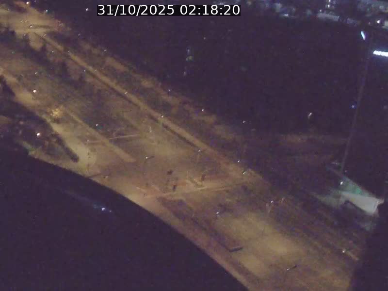 <h2>Webcam sur l'avenue John Fitzgerald Kennedy (N51) avec vue sur le Pont rouge (Pont Grande Duchesse Charlotte), l'arrêt Pfaffenthal et l'entrée du quartier Kirchberg</h2>