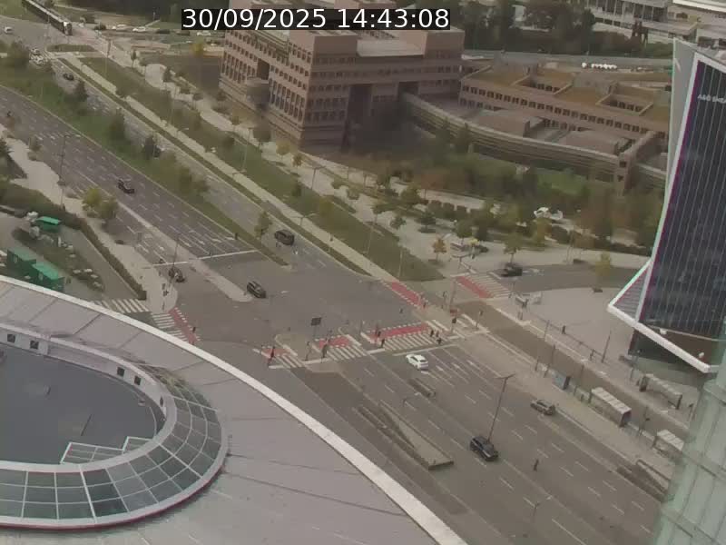 <h2>Webcam sur l'avenue John Fitzgerald Kennedy (N51) avec vue sur le Pont rouge (Pont Grande Duchesse Charlotte), l'arrêt Pfaffenthal et l'entrée du quartier Kirchberg</h2>