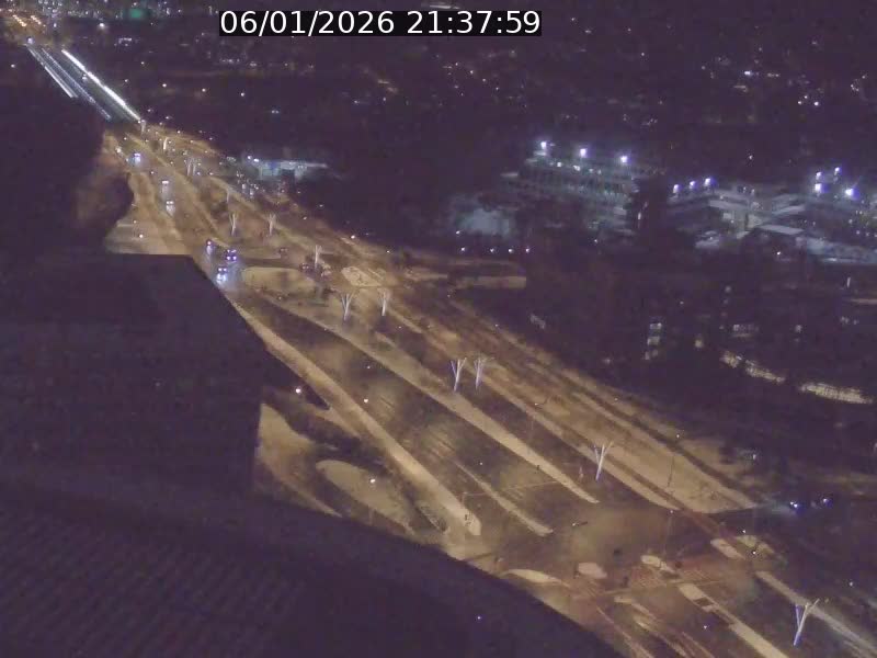 <h2>Webcam sur l'avenue John Fitzgerald Kennedy (N51) avec vue sur le Pont rouge (Pont Grande Duchesse Charlotte), l'arrêt Pfaffenthal et l'entrée du quartier Kirchberg</h2>