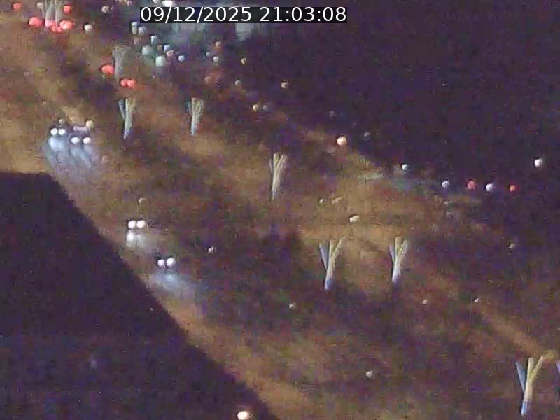 <h2>Webcam sur l'avenue John Fitzgerald Kennedy (N51) avec vue sur le Pont rouge (Pont Grande Duchesse Charlotte), l'arrêt Pfaffenthal et l'entrée du quartier Kirchberg</h2>