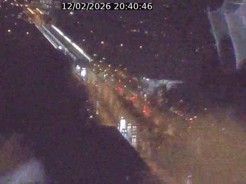 <h2>Webcam sur l'avenue John Fitzgerald Kennedy (N51) avec vue sur le Pont rouge (Pont Grande Duchesse Charlotte), l'arrêt Pfaffenthal et l'entrée du quartier Kirchberg</h2>