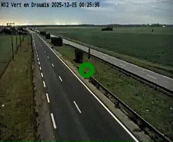 <h2>Webcam à hauteur de Vert-en-Drouais sur la N12, en périphérie de Dreux. Vue orientée vers Alençon</h2>