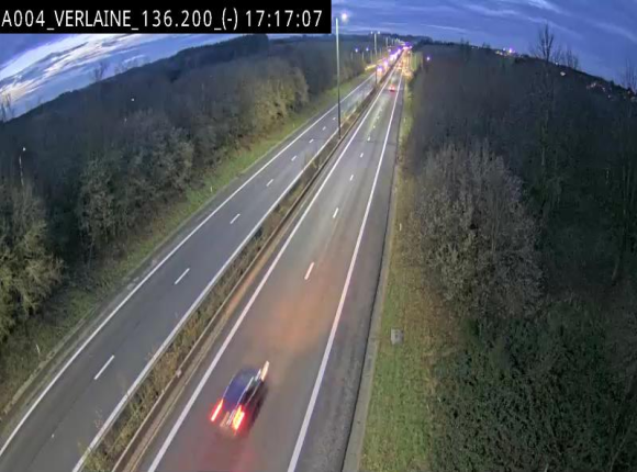 Webcam sur l'E411 à hauteur du pont surplombant la N40, à proximité de la sortie 26 Verlaine - Libramont-Chevigny. Vue orientée vers Namur