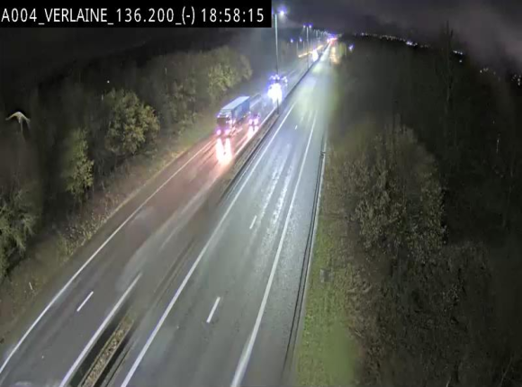 Webcam sur l'E411 à hauteur du pont surplombant la N40, à proximité de la sortie 26 Verlaine - Libramont-Chevigny. Vue orientée vers Namur