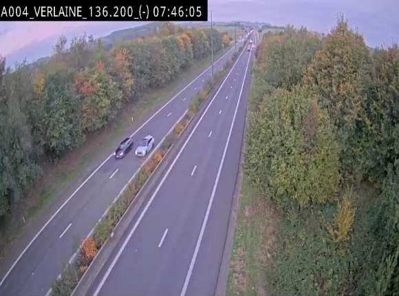 Webcam sur l'E411 à hauteur du pont surplombant la N40, à proximité de la sortie 26 Verlaine - Libramont-Chevigny. Vue orientée vers Namur