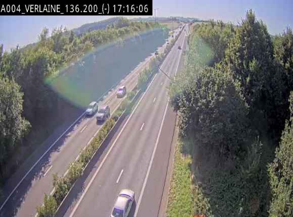Webcam sur l'E411 à hauteur du pont surplombant la N40, à proximité de la sortie 26 Verlaine - Libramont-Chevigny. Vue orientée vers Namur