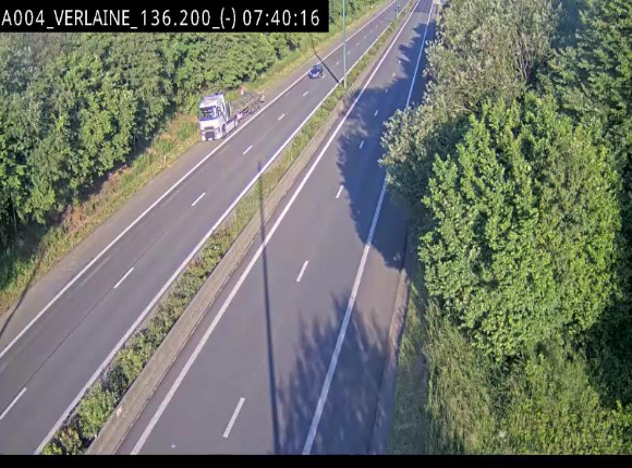 Webcam sur l'E411 à hauteur du pont surplombant la N40, à proximité de la sortie 26 Verlaine - Libramont-Chevigny. Vue orientée vers Namur