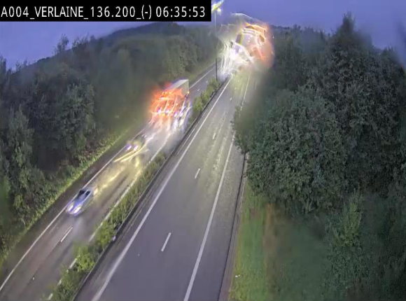 Webcam sur l'E411 à hauteur du pont surplombant la N40, à proximité de la sortie 26 Verlaine - Libramont-Chevigny. Vue orientée vers Namur