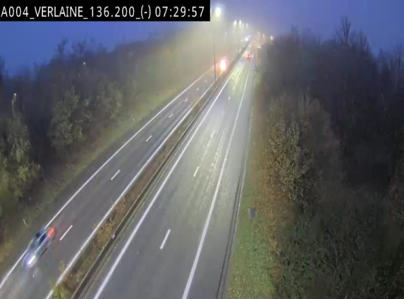 Webcam sur l'E411 à hauteur du pont surplombant la N40, à proximité de la sortie 26 Verlaine - Libramont-Chevigny. Vue orientée vers Namur