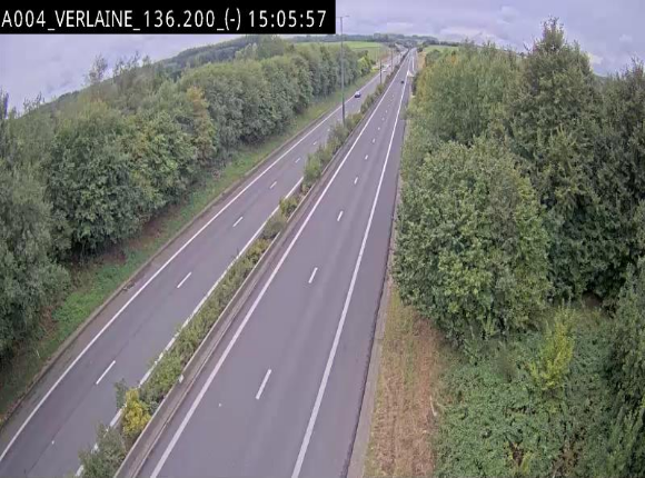 Webcam sur l'E411 à hauteur du pont surplombant la N40, à proximité de la sortie 26 Verlaine - Libramont-Chevigny. Vue orientée vers Namur