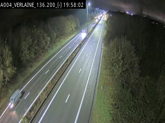 Webcam sur l'E411 à hauteur du pont surplombant la N40, à proximité de la sortie 26 Verlaine - Libramont-Chevigny. Vue orientée vers Namur