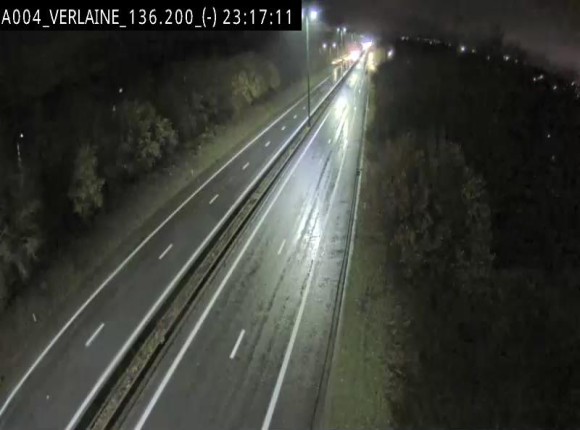Webcam sur l'E411 à hauteur du pont surplombant la N40, à proximité de la sortie 26 Verlaine - Libramont-Chevigny. Vue orientée vers Namur