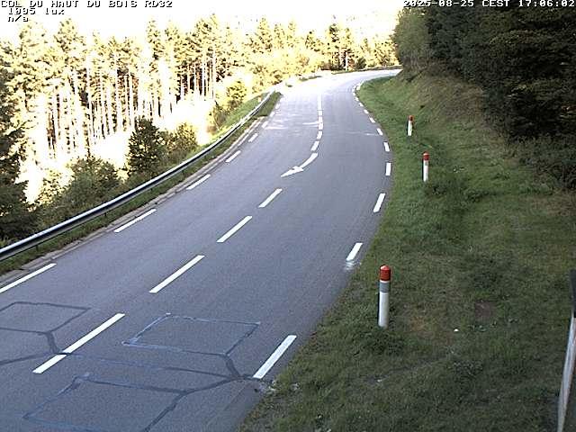 Webcam à 406 mètres d'altitude au niveau du col du haut du bois sur la RD32