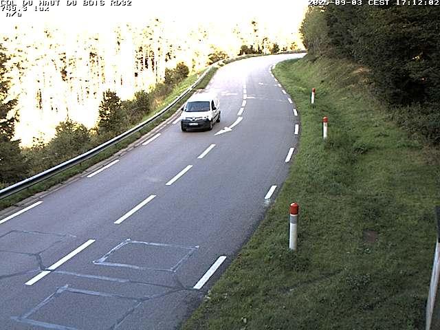 Webcam à 406 mètres d'altitude au niveau du col du haut du bois sur la RD32