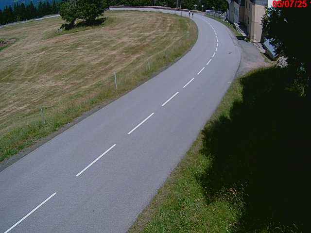 Webcam en haut du col du Ballon d'Alsace sur la D465 à 1075 mètres d'altitude dans les Vosges