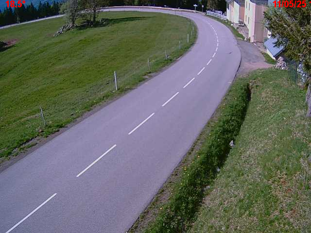 Webcam en haut du col du Ballon d'Alsace sur la D465 à 1075 mètres d'altitude dans les Vosges