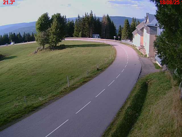 Webcam en haut du col du Ballon d'Alsace sur la D465 à 1075 mètres d'altitude dans les Vosges