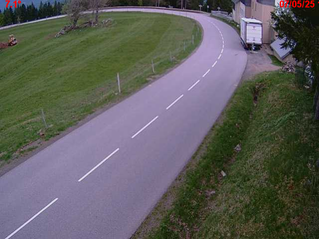 Webcam en haut du col du Ballon d'Alsace sur la D465 à 1075 mètres d'altitude dans les Vosges