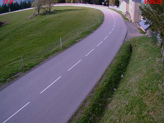 Webcam en haut du col du Ballon d'Alsace sur la D465 à 1075 mètres d'altitude dans les Vosges