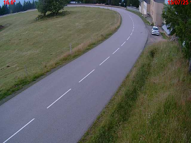 Webcam en haut du col du Ballon d'Alsace sur la D465 à 1075 mètres d'altitude dans les Vosges