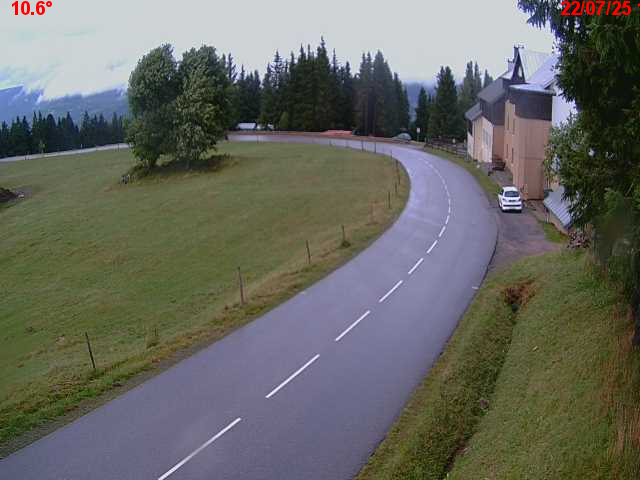 Webcam en haut du col du Ballon d'Alsace sur la D465 à 1075 mètres d'altitude dans les Vosges