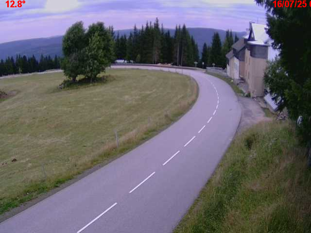 Webcam en haut du col du Ballon d'Alsace sur la D465 à 1075 mètres d'altitude dans les Vosges