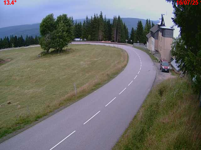 Webcam en haut du col du Ballon d'Alsace sur la D465 à 1075 mètres d'altitude dans les Vosges