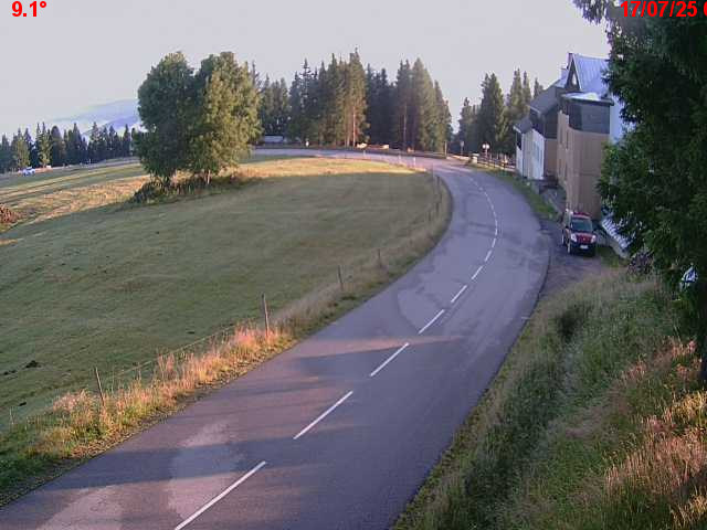 Webcam en haut du col du Ballon d'Alsace sur la D465 à 1075 mètres d'altitude dans les Vosges