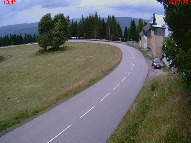 Webcam en haut du col du Ballon d'Alsace sur la D465 à 1075 mètres d'altitude dans les Vosges