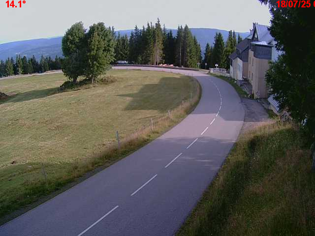 Webcam en haut du col du Ballon d'Alsace sur la D465 à 1075 mètres d'altitude dans les Vosges