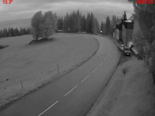 Webcam en haut du col du Ballon d'Alsace sur la D465 à 1075 mètres d'altitude dans les Vosges