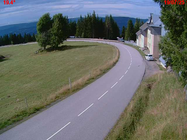 Webcam en haut du col du Ballon d'Alsace sur la D465 à 1075 mètres d'altitude dans les Vosges