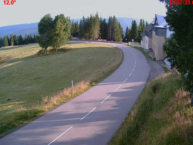 Webcam en haut du col du Ballon d'Alsace sur la D465 à 1075 mètres d'altitude dans les Vosges