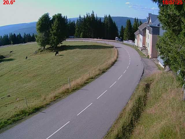 Webcam en haut du col du Ballon d'Alsace sur la D465 à 1075 mètres d'altitude dans les Vosges