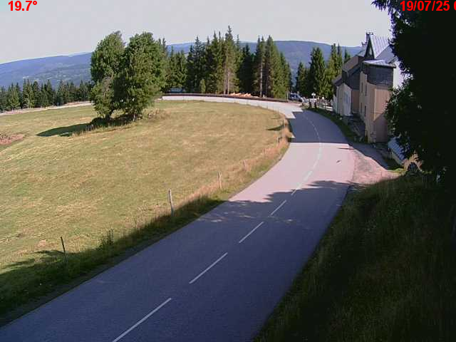 Webcam en haut du col du Ballon d'Alsace sur la D465 à 1075 mètres d'altitude dans les Vosges