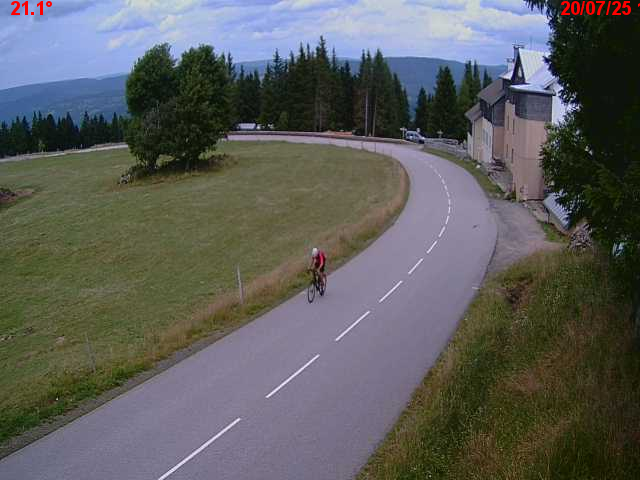 Webcam en haut du col du Ballon d'Alsace sur la D465 à 1075 mètres d'altitude dans les Vosges