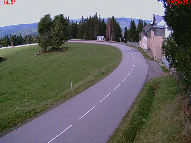 Webcam en haut du col du Ballon d'Alsace sur la D465 à 1075 mètres d'altitude dans les Vosges