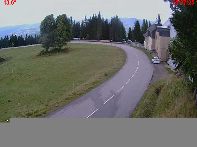 Webcam en haut du col du Ballon d'Alsace sur la D465 à 1075 mètres d'altitude dans les Vosges