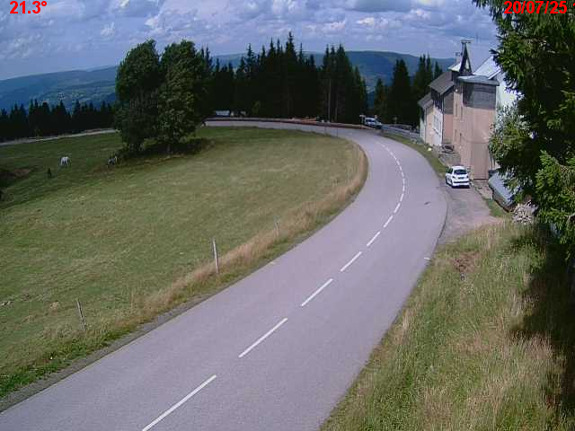 Webcam en haut du col du Ballon d'Alsace sur la D465 à 1075 mètres d'altitude dans les Vosges