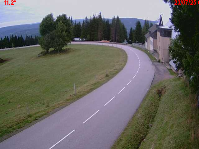 Webcam en haut du col du Ballon d'Alsace sur la D465 à 1075 mètres d'altitude dans les Vosges