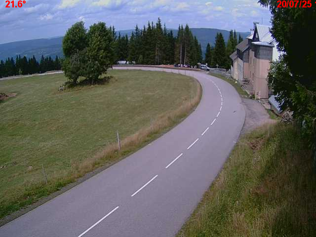 Webcam en haut du col du Ballon d'Alsace sur la D465 à 1075 mètres d'altitude dans les Vosges