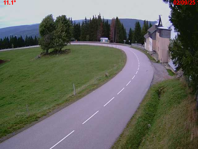 Webcam en haut du col du Ballon d'Alsace sur la D465 à 1075 mètres d'altitude dans les Vosges